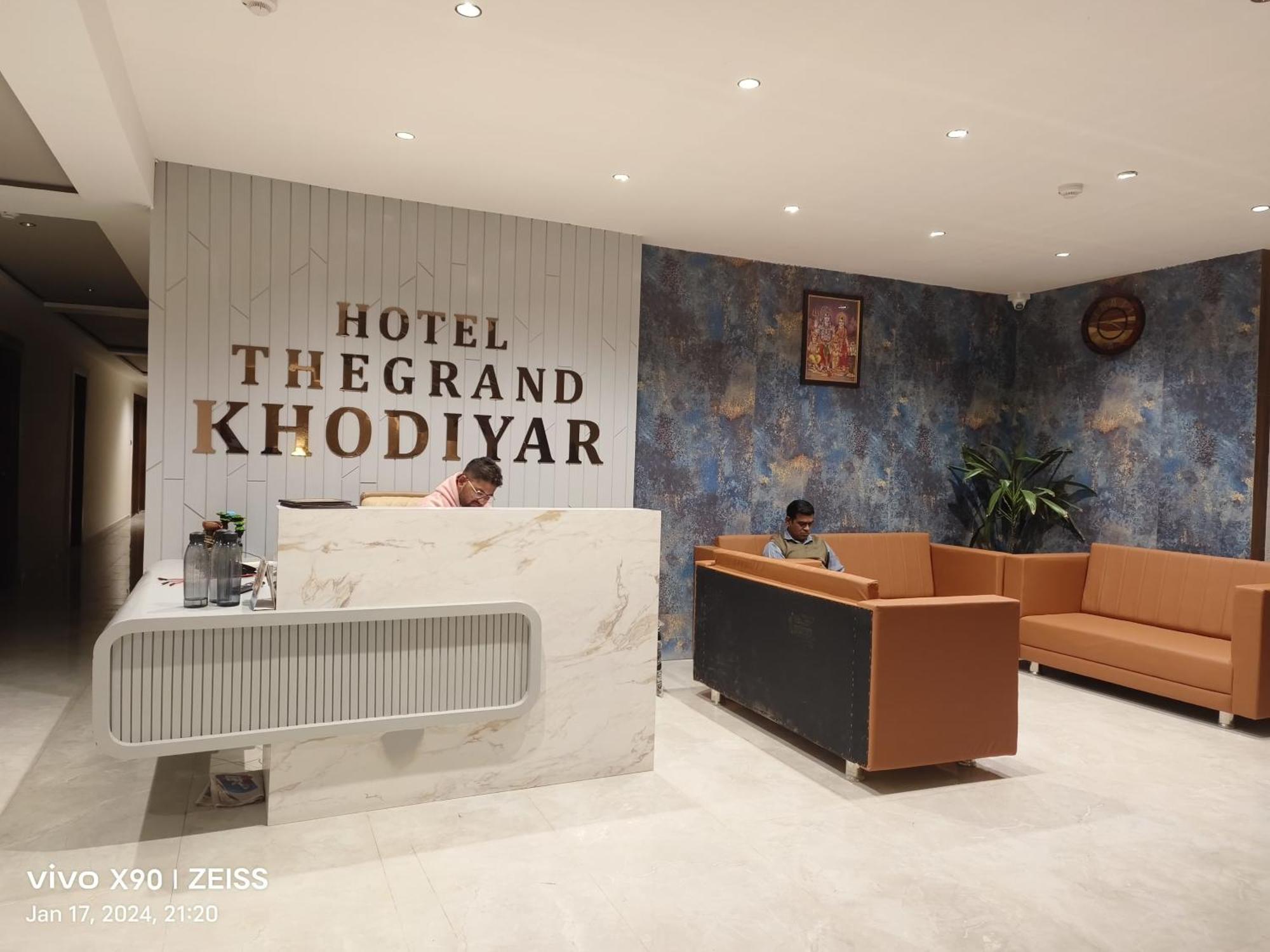 Hotel The Grand Khodiyar Visnagar Exterior foto