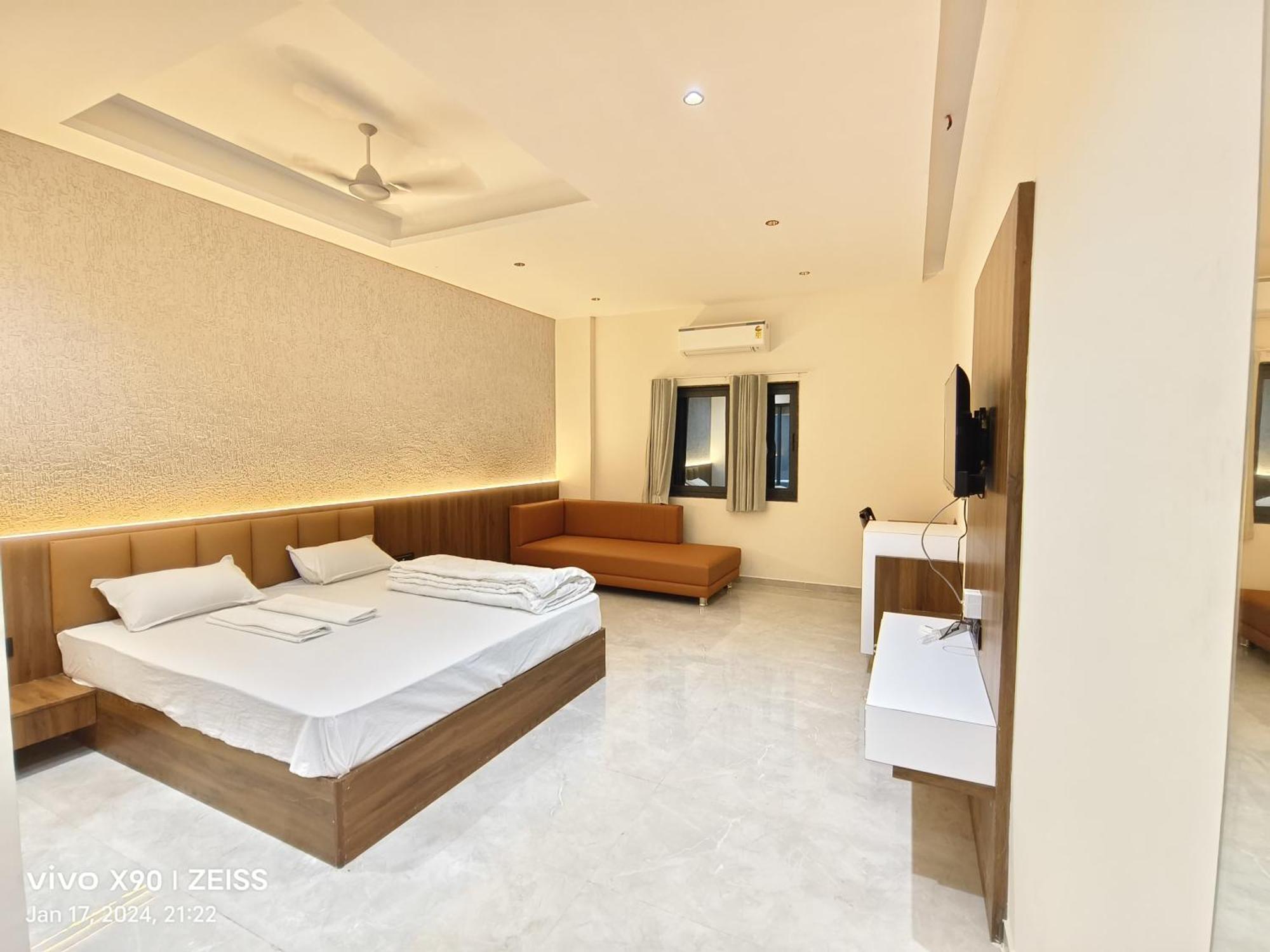 Hotel The Grand Khodiyar Visnagar Exterior foto